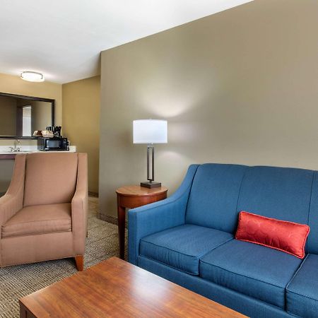 Comfort Inn & Suites Маккомб Экстерьер фото