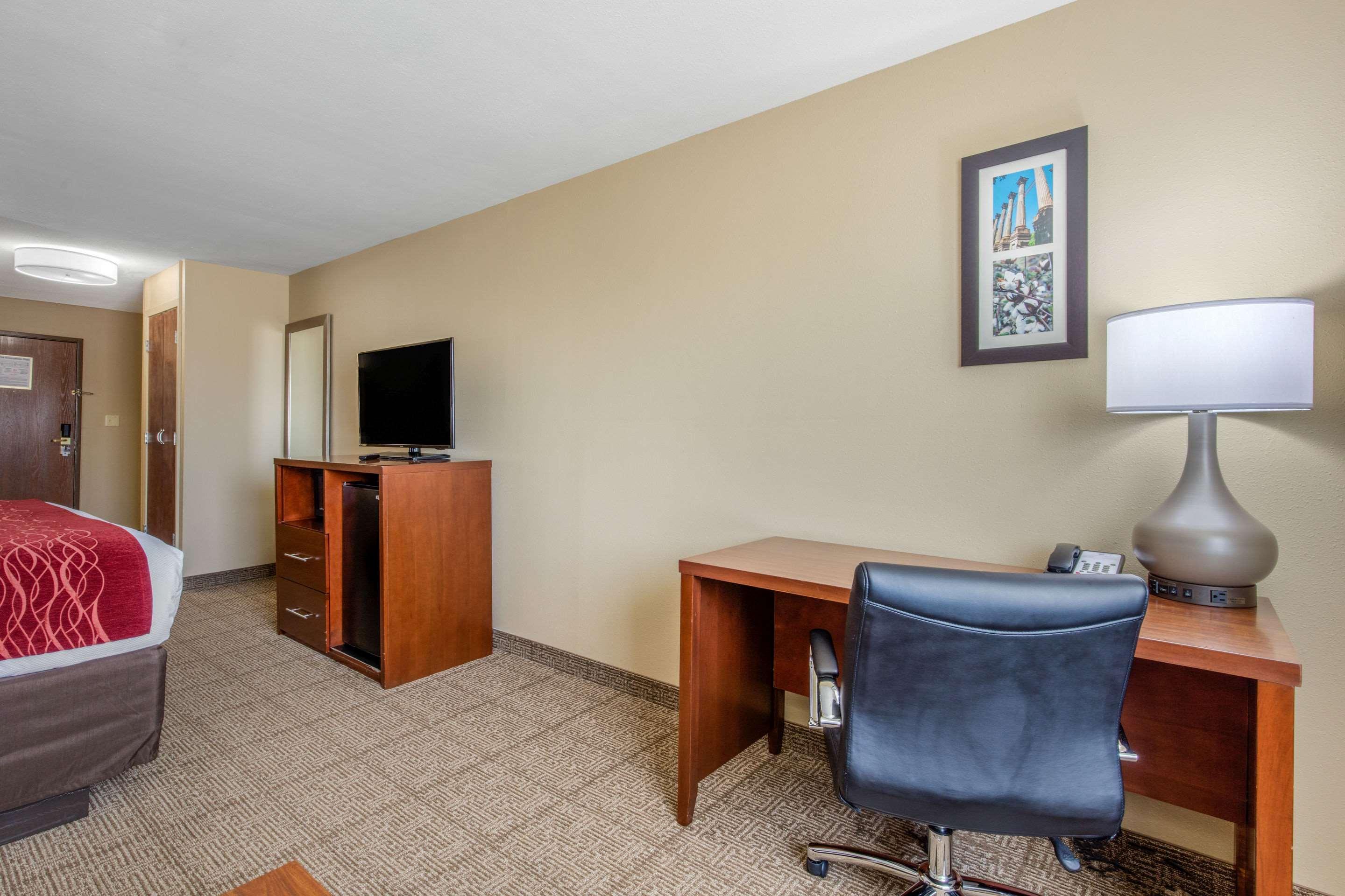 Comfort Inn & Suites Маккомб Экстерьер фото